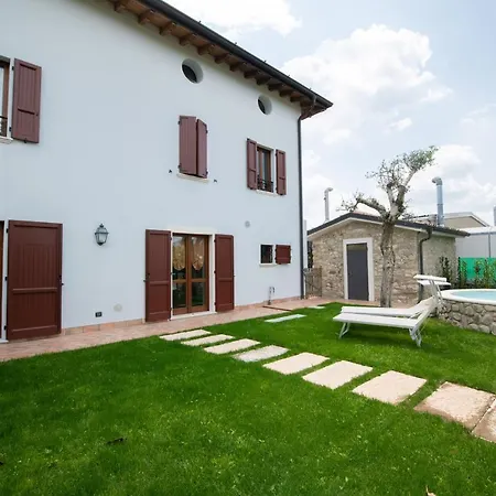 Casa Nicole Daire Raffa